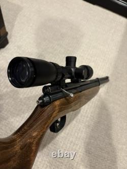 Benjamin Discovery. 22 PCP Air Rifle with Pump, Scope & Pellets