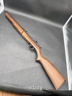 Benjamin Sheridan 397PA Air Rifle Pellet. 177 Pump Bolt Action Front Sight Damag