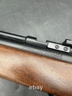 Benjamin Sheridan 397PA Air Rifle Pellet. 177 Pump Bolt Action Front Sight Damag
