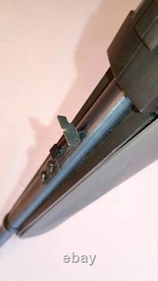 Crosman 1077W. 177 CO2 Semi-Auto Pellet Rifle Black Stock Manual Excellent