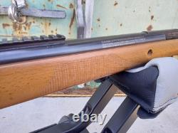 Crosman Genesis Air Rifle. 177 Nitro Piston Single Stroke Pneumatic Pellet Gun