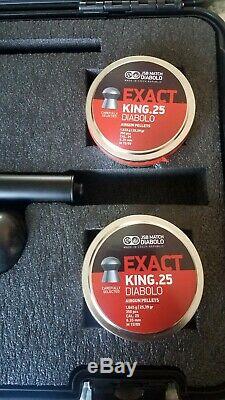 FX Impact X MKII Black. 25 cal 600mm barrel 2 tins of pellets 25.39 gr