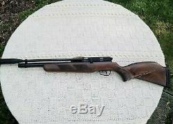 Gamo Coyote Whisper Fusion 1465S54 Air Rifles. 22 + EXTRA MAG MINT CONDITION