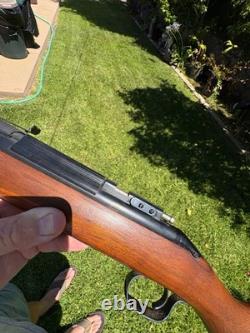 Holds air fires strong Sheridan Blue Streak Air Rifle