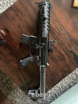Pellet Gun SIG MPX. 177 Cal Co2 Powered Pellet Gun With Holographic Sight