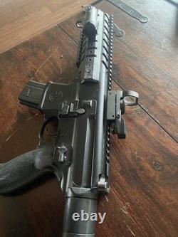 Pellet Gun SIG MPX. 177 Cal Co2 Powered Pellet Gun With Holographic Sight