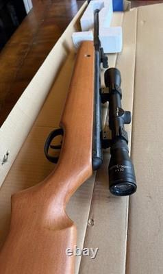 RARE Crosman Quest 800x Air Rifle. 22 Caliber Break Barrel With Scope