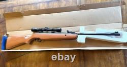 RARE Crosman Quest 800x Air Rifle. 22 Caliber Break Barrel With Scope