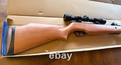 RARE Crosman Quest 800x Air Rifle. 22 Caliber Break Barrel With Scope