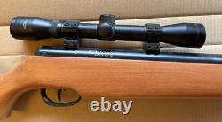RARE Crosman Quest 800x Air Rifle. 22 Caliber Break Barrel With Scope