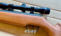 RARE Crosman Quest 800x Air Rifle. 22 Caliber Break Barrel With Scope
