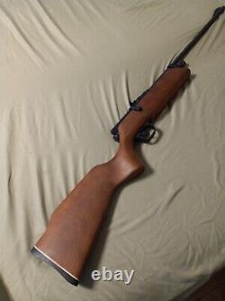 Vintage Crosman 262.177 Co2 Pellet Rifle