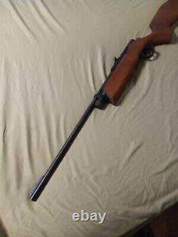 Vintage Crosman 262.177 Co2 Pellet Rifle