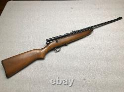 Vintage Crosman Model 160 Pellgun. 22 Caliber Bolt Pellet Gun Air Rifle