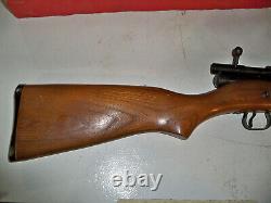 Vintage Crosman Model 400 Repeater. 22 CO2 Air Pellet Rifle, original box