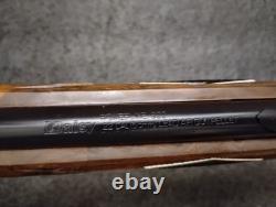 Vintage Daisy Powerline 922 Air Rifle. 22 Cal with Remington Bag & 1000 Pellets