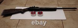 Vintage Daisy Powerline 922 Air Rifle. 22 Cal with Remington Bag & 1000 Pellets