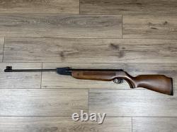 Vintage Daisy Winchester Model 1000X Break Action. 177 Cal. Pellet Air Rifle