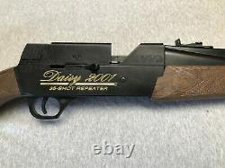 Working Daisy Model 2001.177 Caliber CO2 Pellet Gun Rifle With 35 Shot Rotoclip