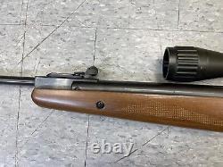 Benjamin Piston. Carabine à air comprimé à canon basculant de calibre 22 avec lunette de visée
