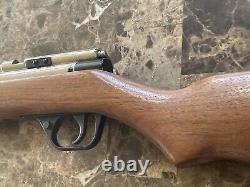 Benjamin Sheridan Crosman Silverstreak C9A Série. 20 Cal (5mm) Carabine à plomb à pompe