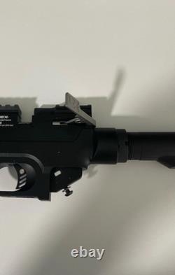Carabine Umarex Notos. Carabine à air PCP de calibre .22 avec accessoires de conversion Buck Rail