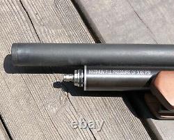Carabine à air comprimé Beeman PCP Underlever, modèle 1357, calibre .177, avec lunette 4x32 et montures.