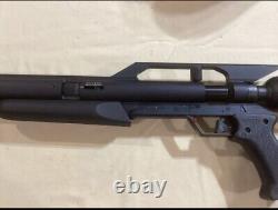 Carabine à air comprimé PCP AirForce TalonP avec réservoir d'air. Calibre 25 à verrou testé.