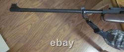 Carabine à air comprimé à canon basculant Beeman 1067.177 Calibre avec crosse en bois. Lunette, sangle. EUC