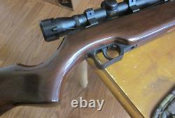 Carabine à air comprimé à canon basculant Beeman 1067.177 Calibre avec crosse en bois. Lunette, sangle. EUC