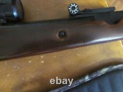 Carabine à air comprimé à canon basculant Beeman 1067.177 Calibre avec crosse en bois. Lunette, sangle. EUC