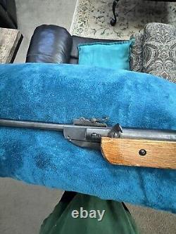 Carabine à air comprimé à plomb à canon basculant Shanghai. Calibre .177, Excellente condition.