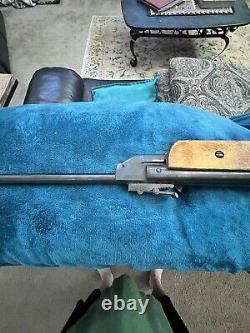 Carabine à air comprimé à plomb à canon basculant Shanghai. Calibre .177, Excellente condition.