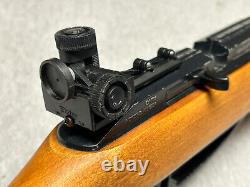 Carabine à plombs Vintage Daisy 853.177 avec crosse en bois et visée réglable.