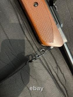 Crosman F4.177 1200fps (Noir) Ruger Impact Elite. 22 1050fps (Bois)