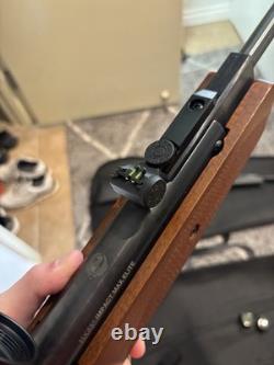 Crosman F4.177 1200fps (Noir) Ruger Impact Elite. 22 1050fps (Bois)