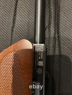 Crosman F4.177 1200fps (Noir) Ruger Impact Elite. 22 1050fps (Bois)