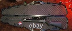 Excellent Ruger Blackhawk. 177 Caliber Pellet Gun with 4x32mm Scope Air Rifle
	<br/>
  
 
<br/> 
Traduction en français : Excellent Ruger Blackhawk. Fusil à plombs de calibre .177 avec lunette 4x32mm.