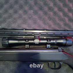 Excellent Ruger Blackhawk. 177 Caliber Pellet Gun with 4x32mm Scope Air Rifle
<br/>		<br/>
  
Traduction en français : Excellent Ruger Blackhawk. Fusil à plombs de calibre .177 avec lunette 4x32mm.
