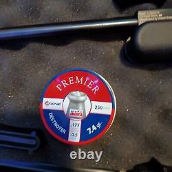 Excellent Ruger Blackhawk. 177 Caliber Pellet Gun with 4x32mm Scope Air Rifle 
<br/>
 
 <br/>Traduction en français : Excellent Ruger Blackhawk. Fusil à plombs de calibre .177 avec lunette 4x32mm.