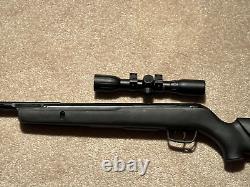 Fusil à air GAMO Wasp 1250.177 Cal avec lunette 4X32 et boîte d'origine