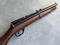 Fusil à air comprimé Sheridan Blue Streak C9A avec pompe pneumatique. Calibre 20 avec crosse en bois.