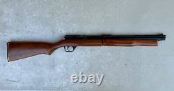 Fusil à air comprimé Sheridan Blue Streak C9A avec pompe pneumatique. Calibre 20 avec crosse en bois.