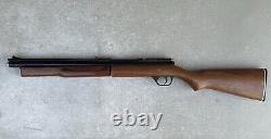 Fusil à air comprimé Sheridan Blue Streak C9A avec pompe pneumatique. Calibre 20 avec crosse en bois.