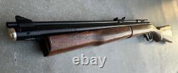 Fusil à air comprimé Sheridan Blue Streak C9A avec pompe pneumatique. Calibre 20 avec crosse en bois.