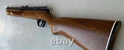 Fusil à air comprimé Sheridan Blue Streak C9A avec pompe pneumatique. Calibre 20 avec crosse en bois.