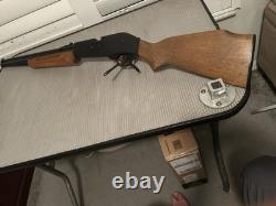 Fusil à air comprimé Smith & Wesson 77A à pompe pneumatique. Calibre .22 à plomb.