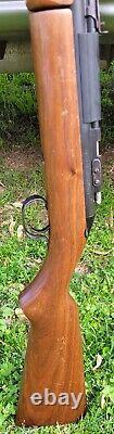Fusil à air comprimé à plomb de la série C de Sheridan Racine Wisconsin en fonctionnement