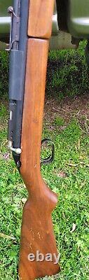 Fusil à air comprimé à plomb de la série C de Sheridan Racine Wisconsin en fonctionnement