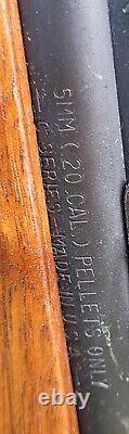 Fusil à air comprimé à plomb de la série C de Sheridan Racine Wisconsin en fonctionnement